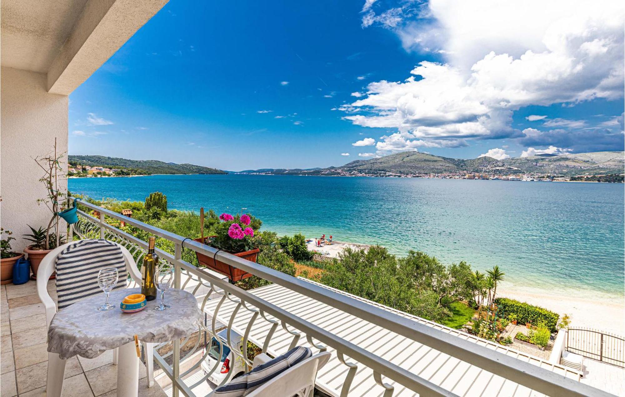 2 Bedroom Beautiful Apartment In Okrug Gornji Trogir Dış mekan fotoğraf