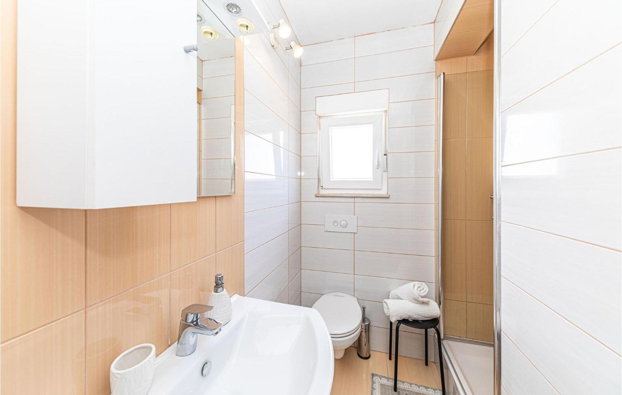 2 Bedroom Beautiful Apartment In Okrug Gornji Trogir Dış mekan fotoğraf