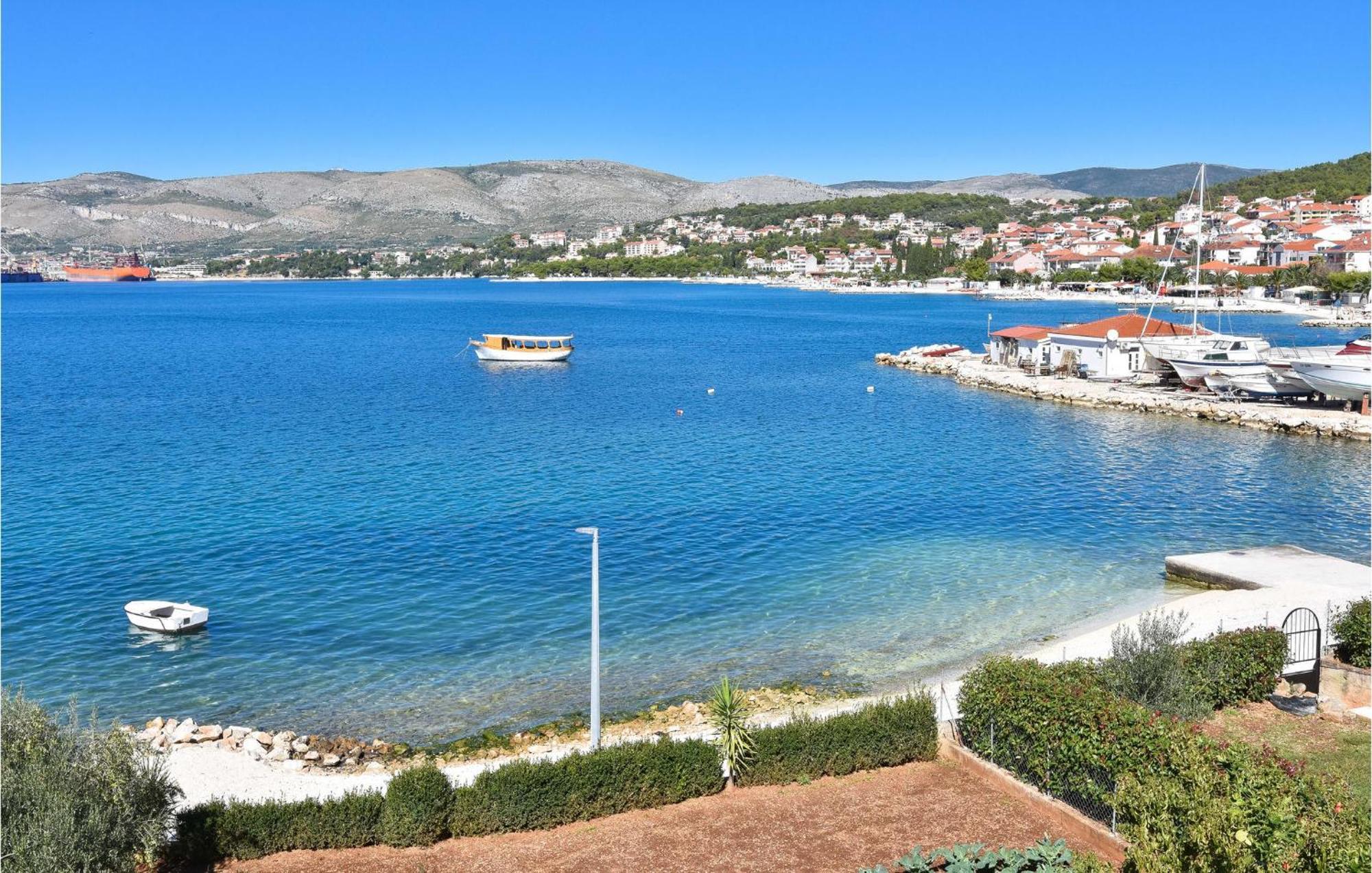 2 Bedroom Beautiful Apartment In Okrug Gornji Trogir Dış mekan fotoğraf