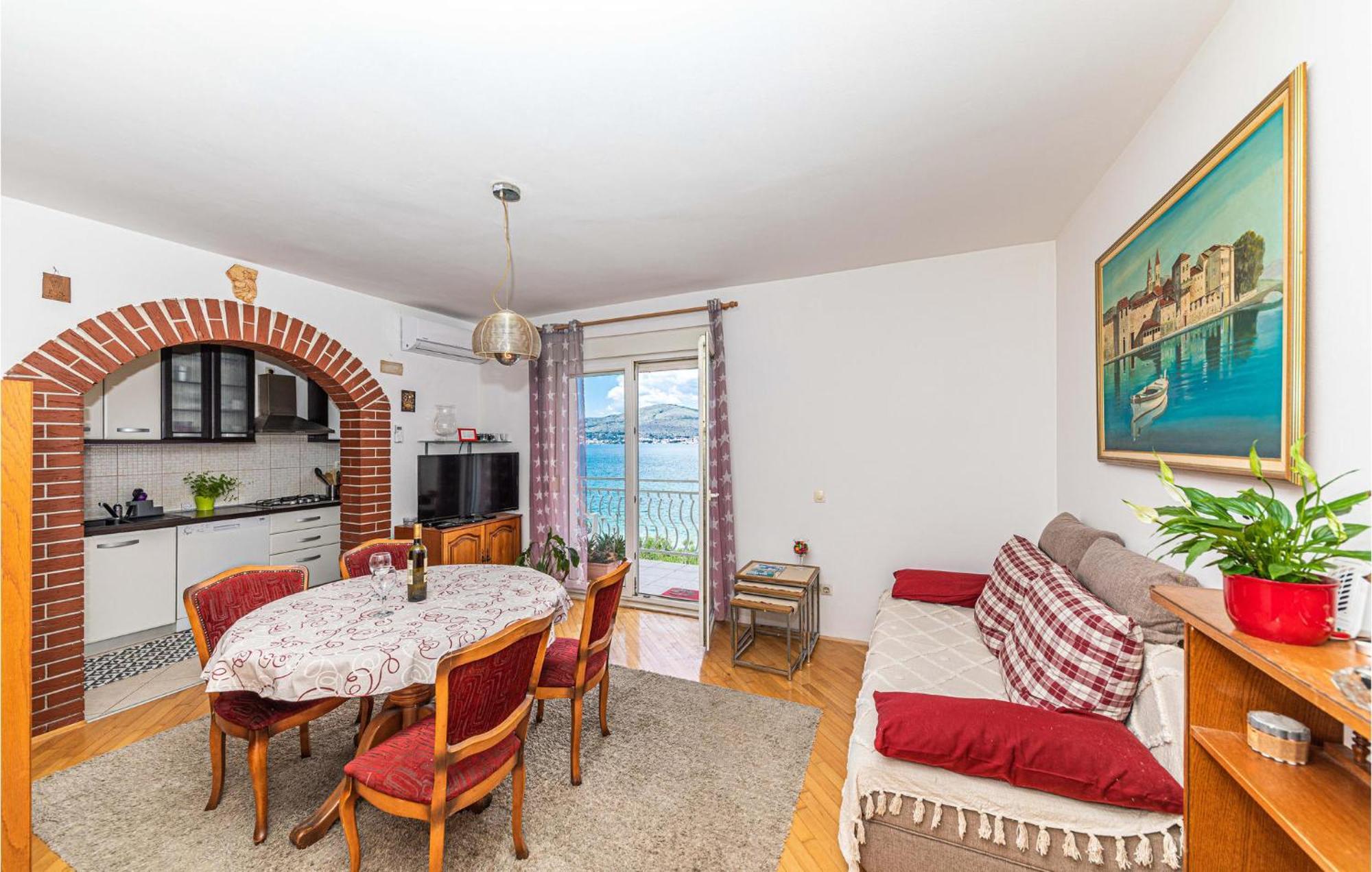 2 Bedroom Beautiful Apartment In Okrug Gornji Trogir Dış mekan fotoğraf